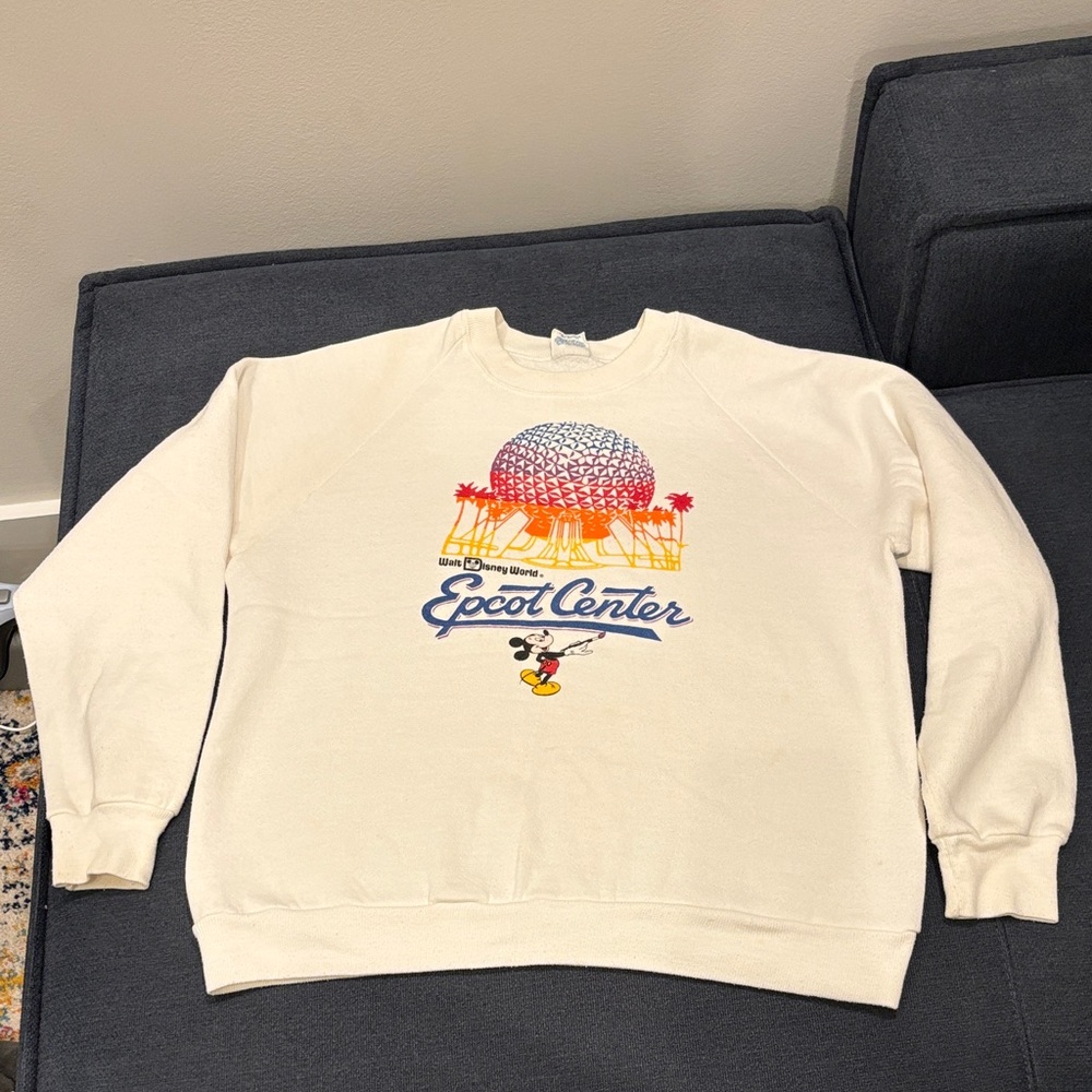 VINTAGE 80’’s EPCOT CENTER sweatshirt
